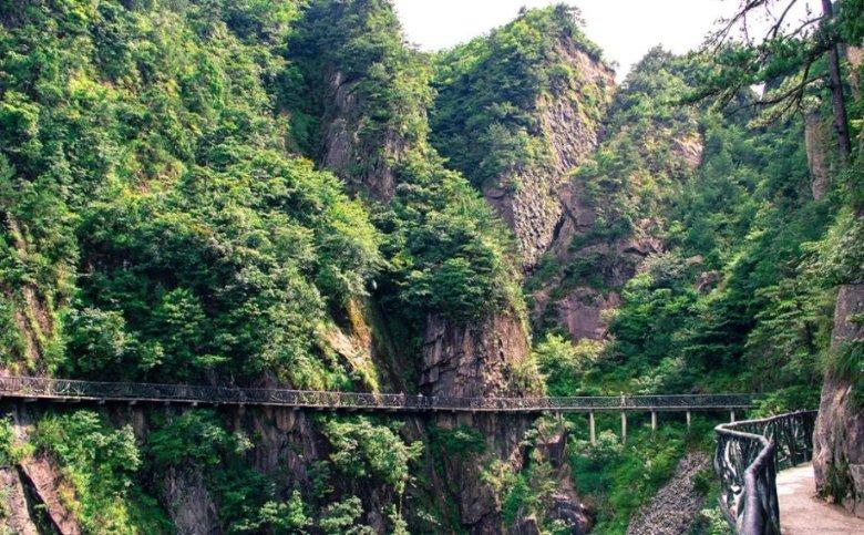 五星红旗迎风飘扬，我爱祖国游戏画面